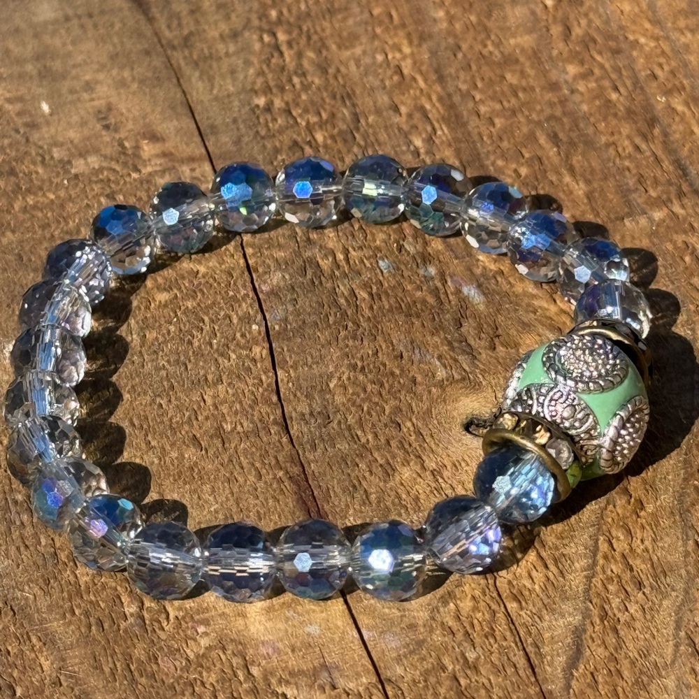 Elegant Crystal Beaded Bracelet with Silver Accents